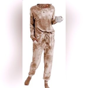 Top and bottoms set - lounge or pajama